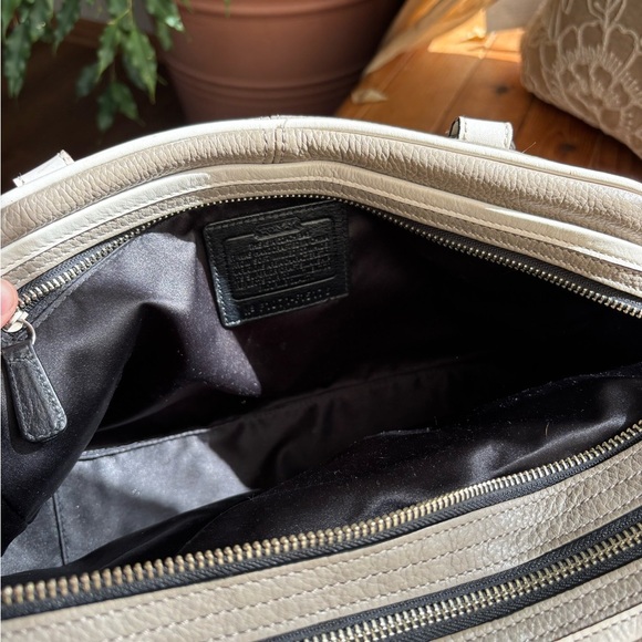 Coach “Laura” Bag F15176 - Picture 8 of 11